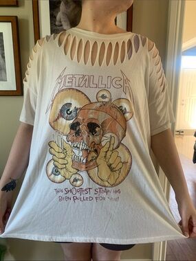 Metallica Women's White Distressed Band Jersey Top